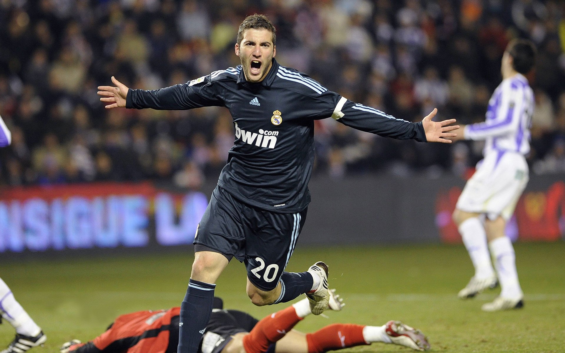 开云·体育全站登录地址-德甲激战，球迷期待未来，德甲足球集锦